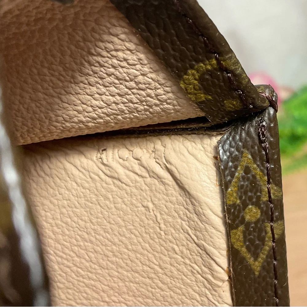 LUXURY LOUIS VUITTON SAC PLAT ✅AUTHENTIC